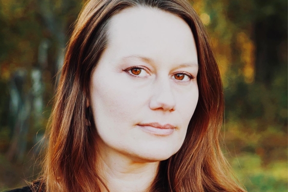 headshot photo of woman